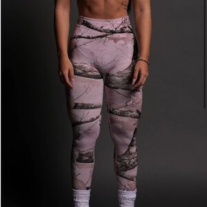 OUR PASSION "EVERSON SEAMLESS" SCRUNCH LEGGINGS BROWN/LIGHT MAUVE WOODLAND CAMO